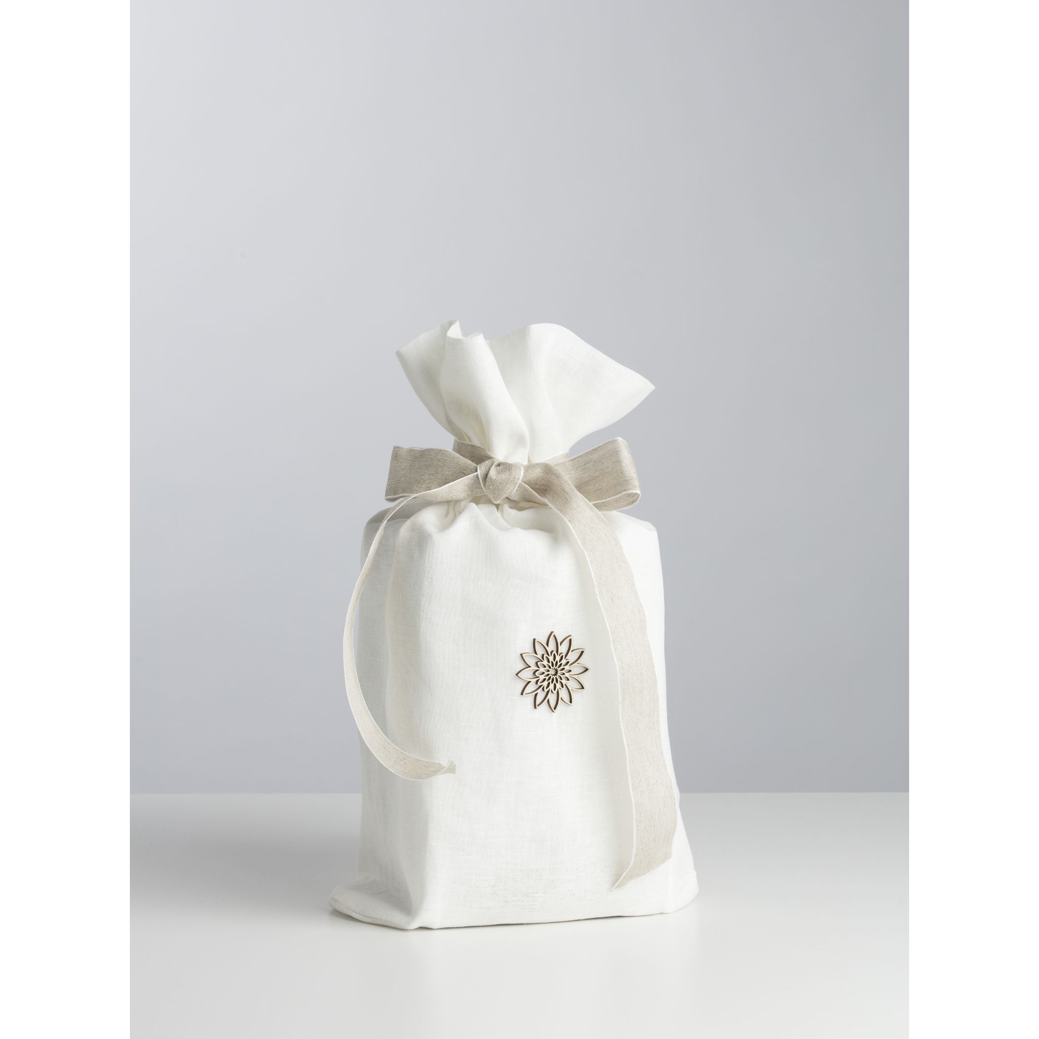 Paper urn with linen bag Memory white