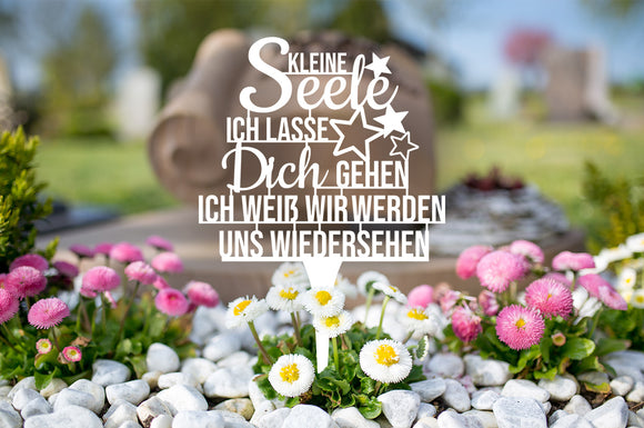 Tassello della tomba "Piccola anima ti lascio andare so che ci incontreremo di nuovo".