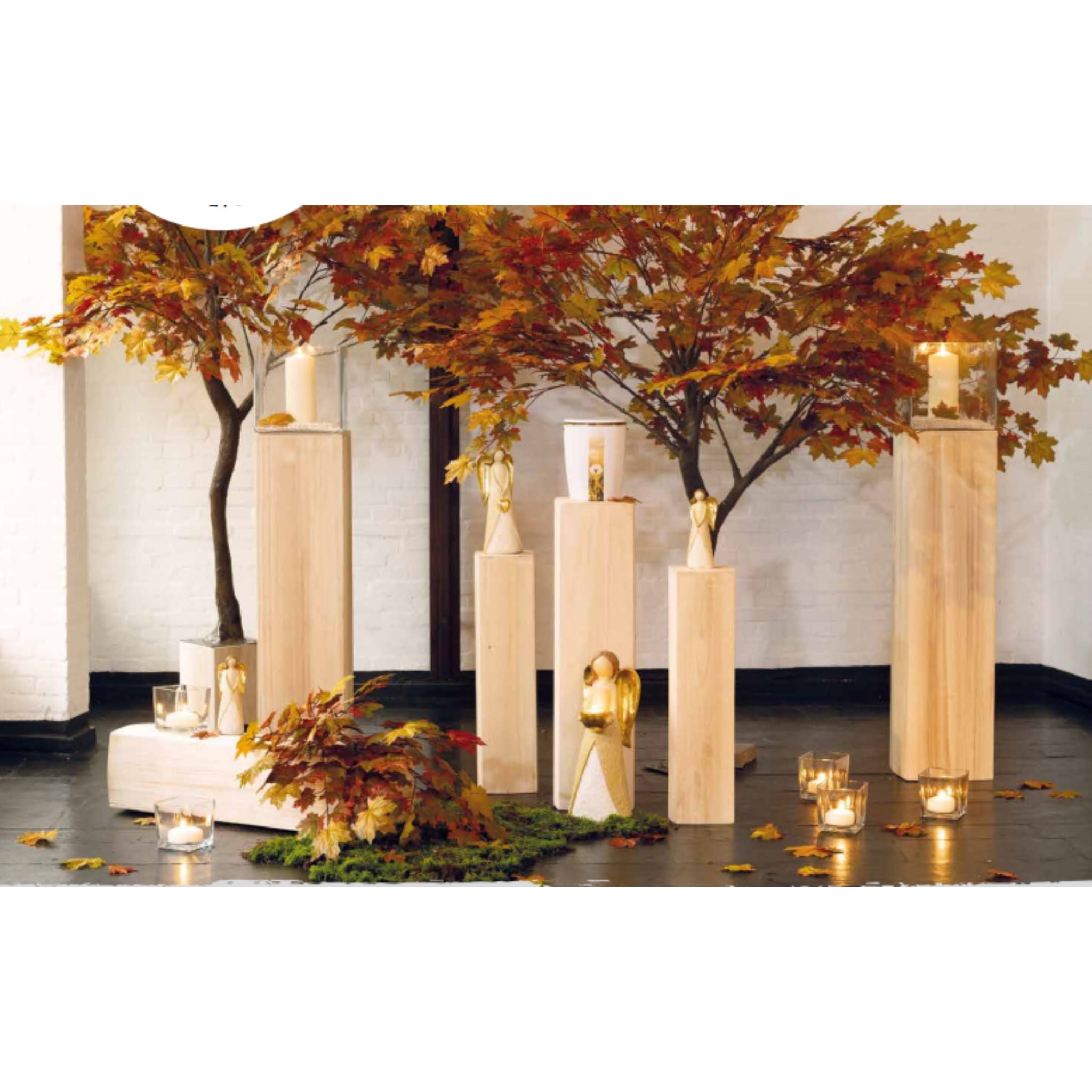 Dekosäulen aus hellem Holz (Set)