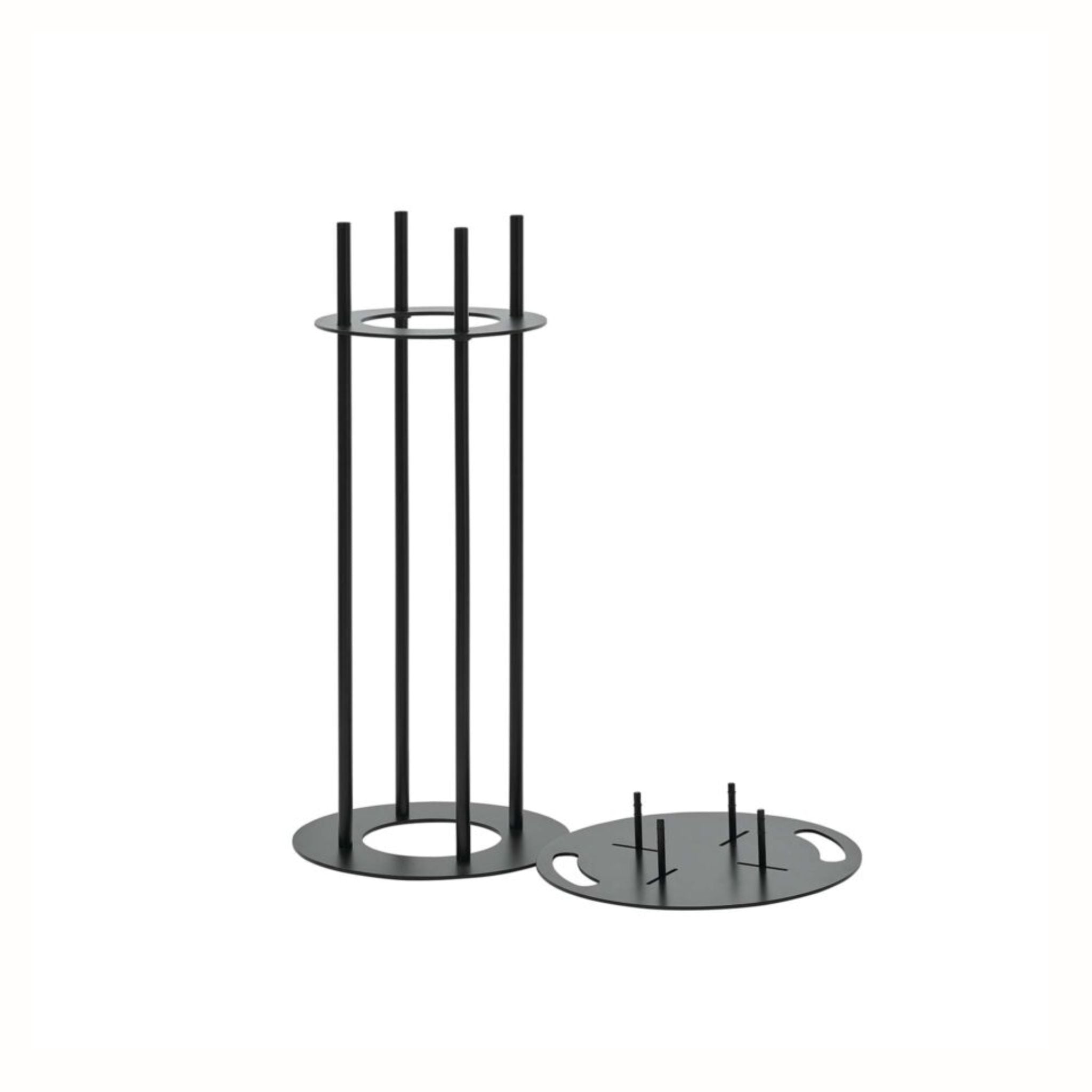 Urn stand with integrated urn carrier