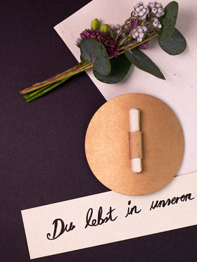 Kohleurne Plakette für Frische Blumen oder Briefröllchen