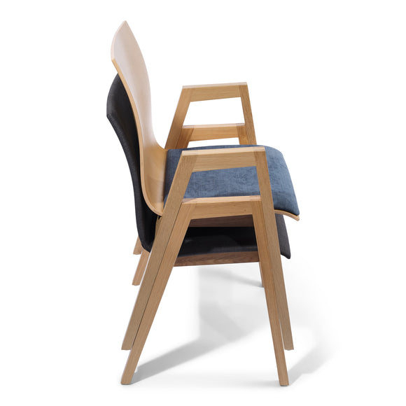 Sedia impilabile Lavabis in legno imbottito con bracciolo