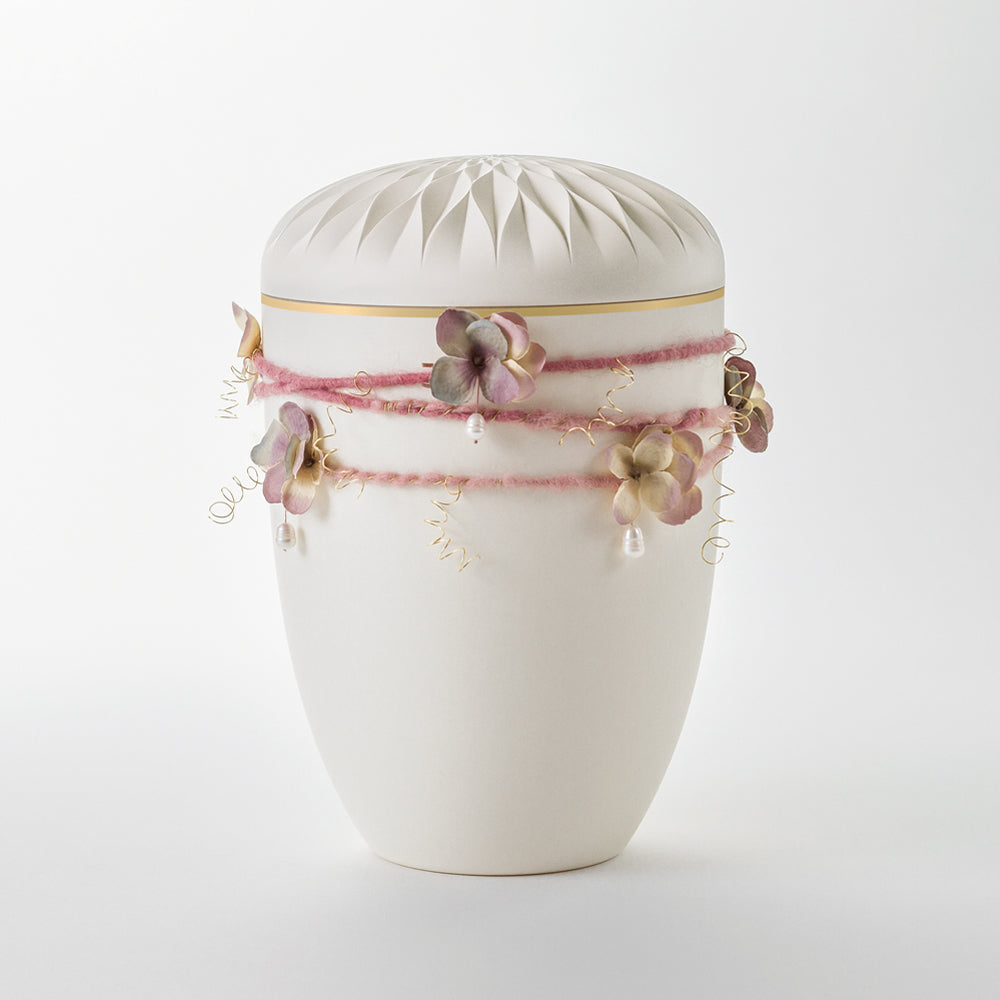 Kaufen auf-urne-dahlie-cremeweiss Samosa Urne Wickelschmuck rosé mit Perlen Reliefurne
