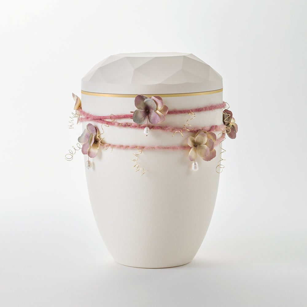 Kaufen auf-urne-diamant-cremeweiss Samosa Urne Wickelschmuck rosé mit Perlen Reliefurne