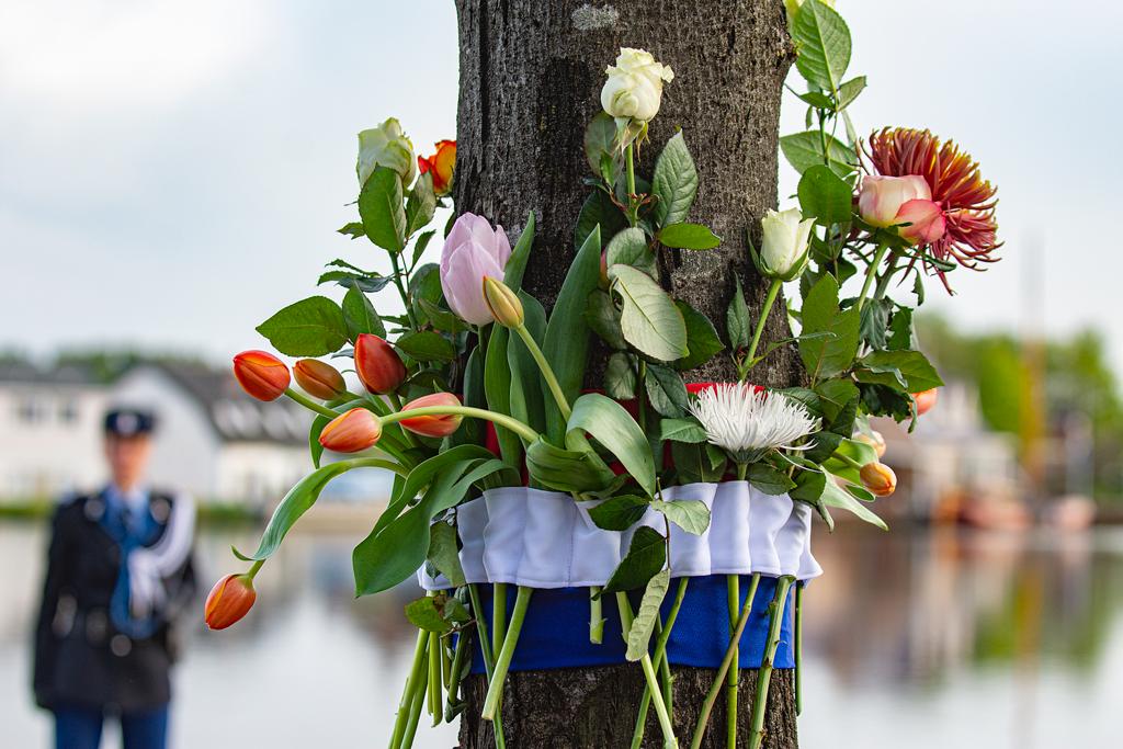 Lavabis flower ribbon for cemetery urns